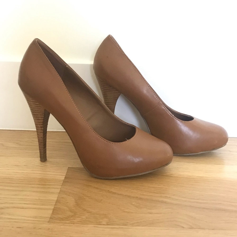 MIA Glee Brown Camel Pumps - Size 9